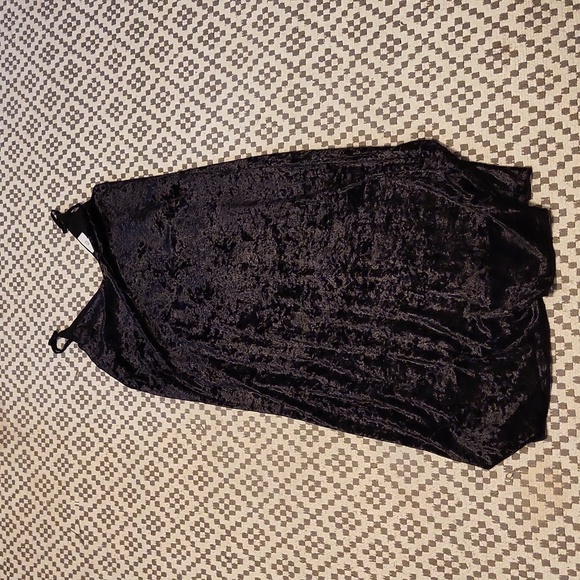 NSR Velvet Midi Slipdress - Picture 4 of 11